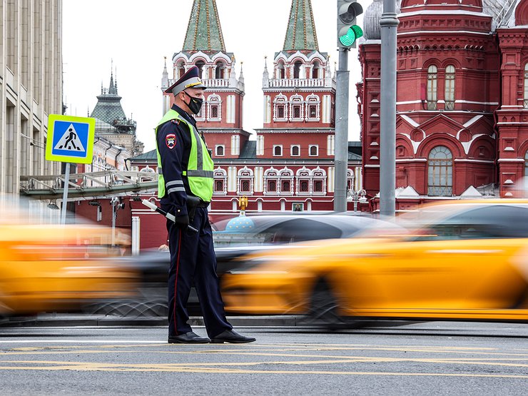 Повальные рейды ГИБДД, дикое падение автопродаж и китайский «Москвич»: итоги недели