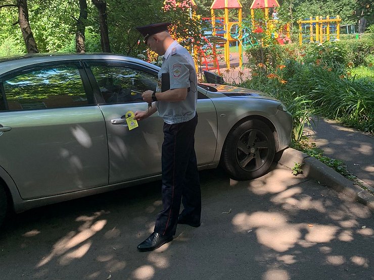 Российская ГИБДД начала вешать на автомобили «дорхенгеры»