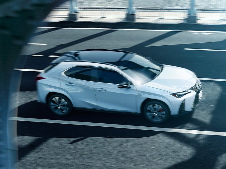 Японцы запустили в продажу обновленный Lexus UX