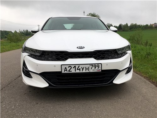 Kia K5- этот автомобиль будет напрягать, но кого?