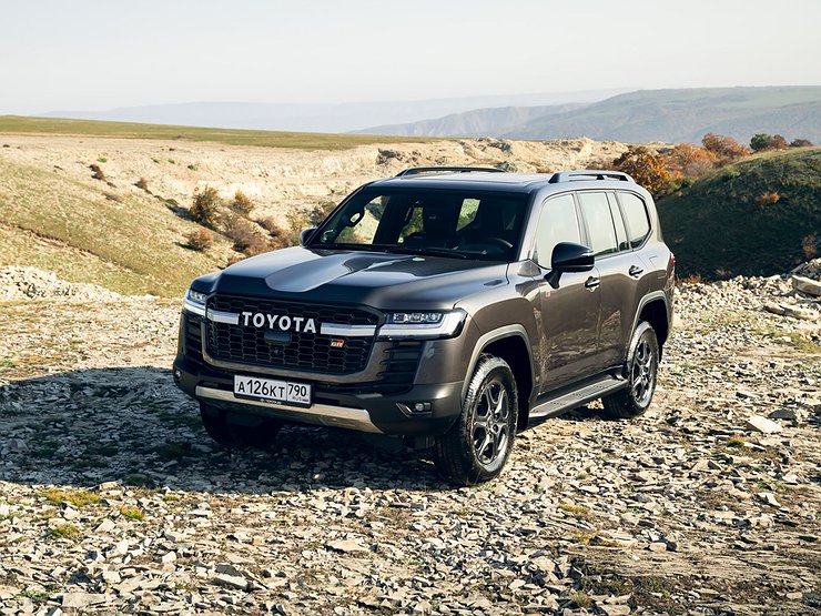 Японцы прекратили продажу Toyota Land Cruiser и Lexus LX