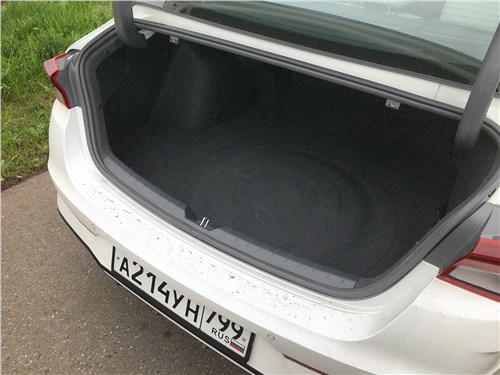 Kia K5- этот автомобиль будет напрягать, но кого?