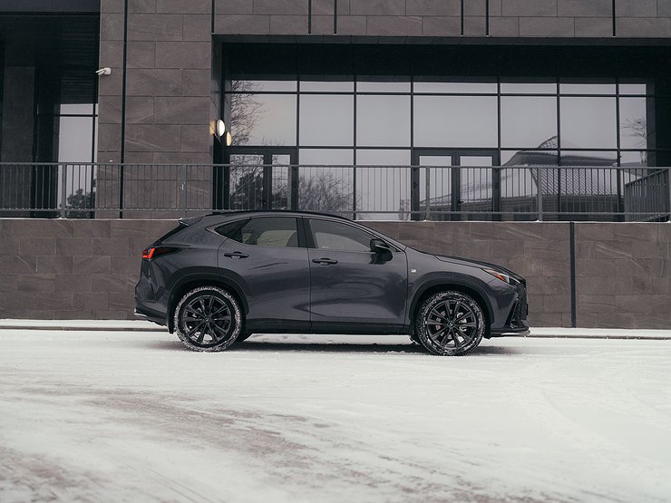 Lexus прекратил продажи кроссовера NX нового поколения