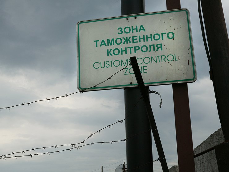 Власти отменили обязательное оснащение импортных автомобилей кнопками ЭРА-ГЛОНАСС