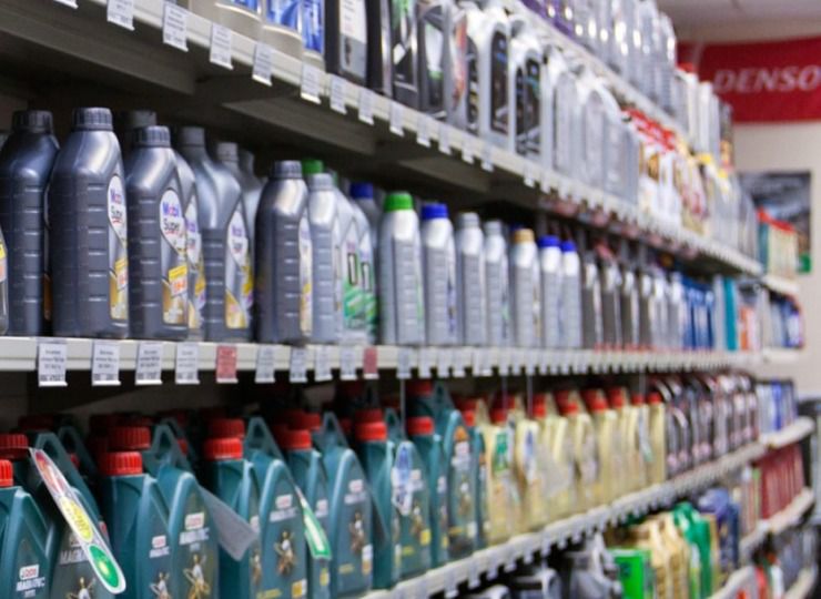 Откуда на прилавках магазинов берутся санкционные автомасла