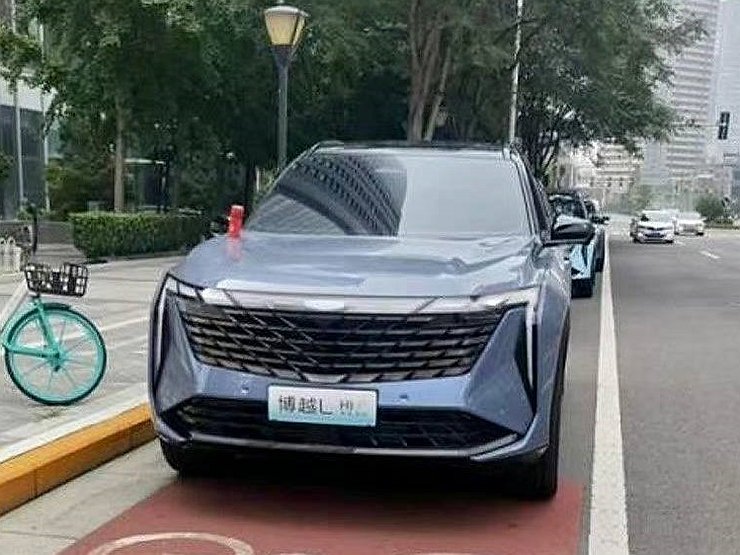Кроссовер Geely Atlas нового поколения полностью рассекречен