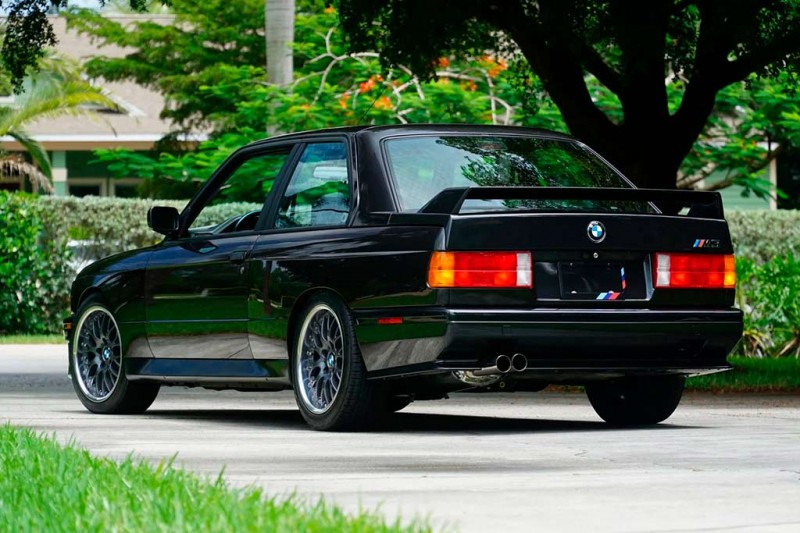За отлично сохранившийся BMW M3 (E30) 1989 года предлагают свыше 5,0 млн рублей