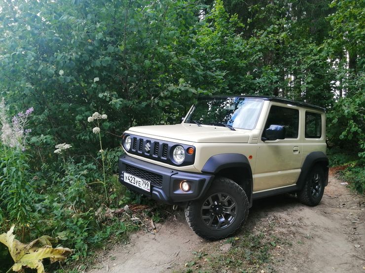 Мал, да брутал: тест-драйв внедорожника Suzuki Jimny с &laquo;автоматом&raquo;