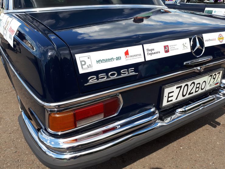 Седина в бороду, а газ в пол: тест-драйв раритетного Mercedes-Benz 250 SE