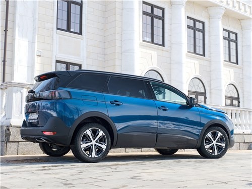 Peugeot 5008 - идеальный автомобиль для домохозяйки?