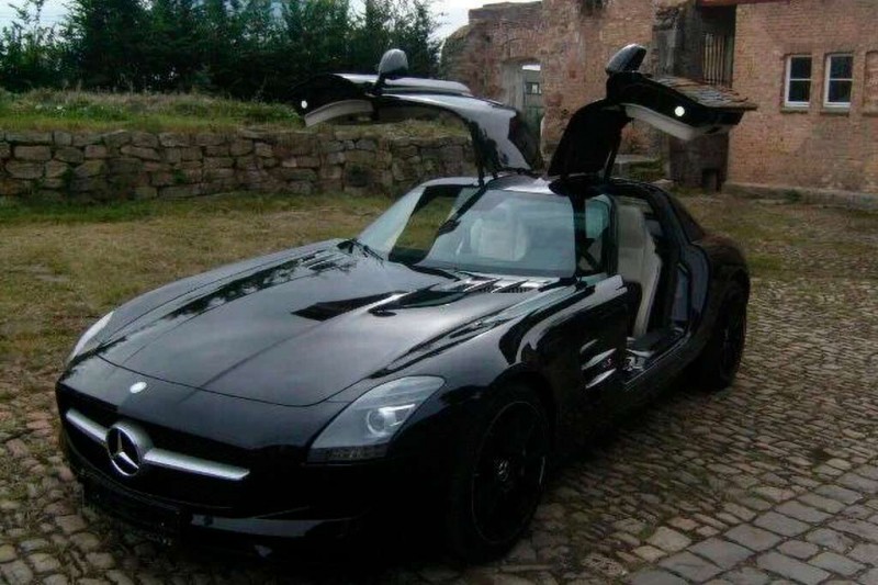 Абсолютно новый Mercedes SLS AMG 2011 года продают за 23 млн рублей