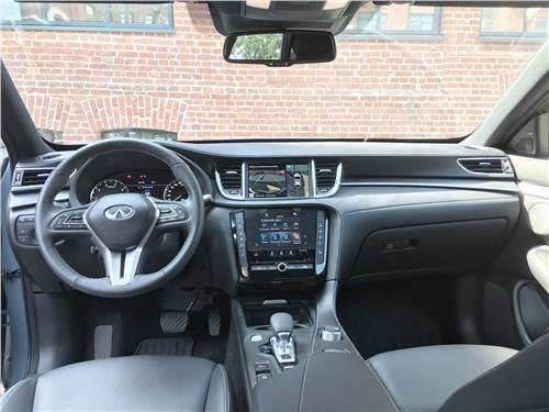Iinfiniti QX55 - что будет, если смешать кроссовер со спорткаром?