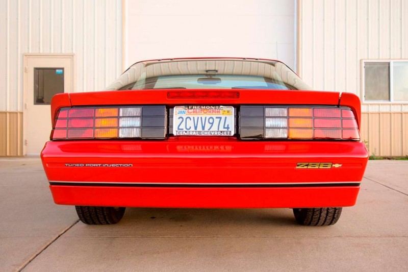 35-летний Chevrolet Camaro IROC-Z планируют продать дороже нового Camaro ZL1