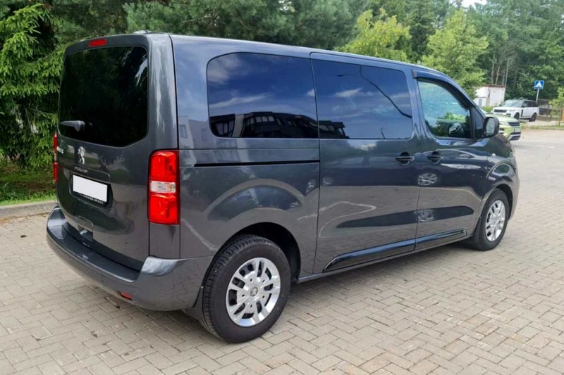 Купил Peugeot Traveller для семейной эксплуатации: надо возить 4 детей