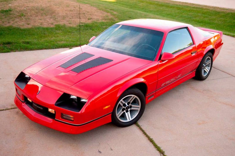 35-летний Chevrolet Camaro IROC-Z планируют продать дороже нового Camaro ZL1