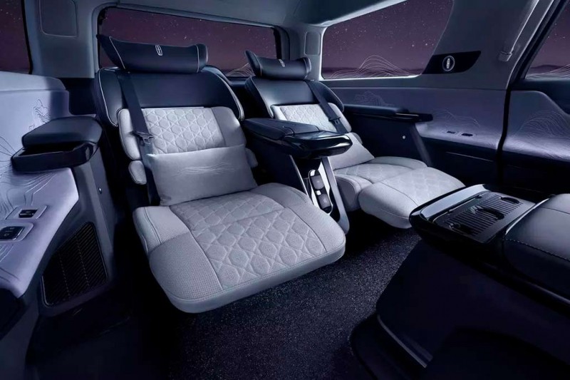 Lincoln Navigator One: сверхроскошная лимитированная версия внедорожника 6 Lincoln Navigator One: сверхроскошная лимитированная версия внедорожника