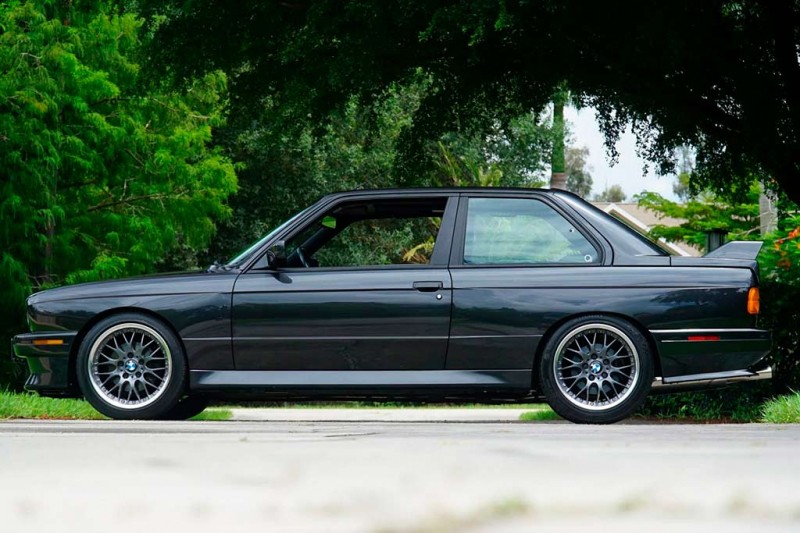 За отлично сохранившийся BMW M3 (E30) 1989 года предлагают свыше 5,0 млн рублей