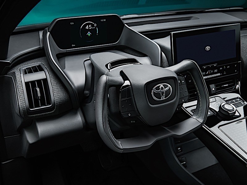 Рассекречен первый электрический седан Toyota 1 Рассекречен первый электрический седан Toyota