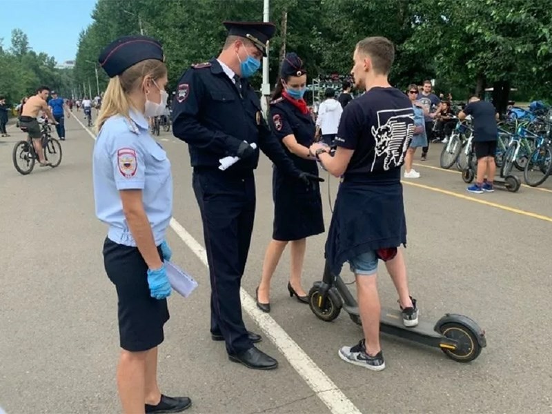 Московским пилотам электросамокатов стали выписывать штрафы