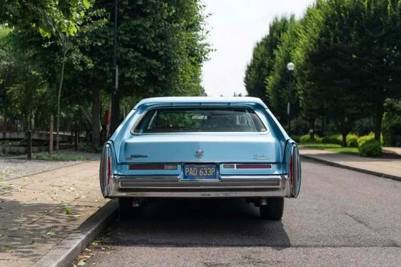Старый универсал на базе седана Cadillac Fleetwood хотят продать почти за 4,5 млн руб