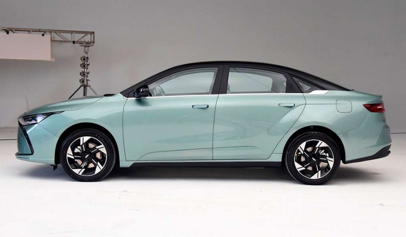 Китайцы из Geely представили обновленные седан Geometry A и хэтчбек Geometry C