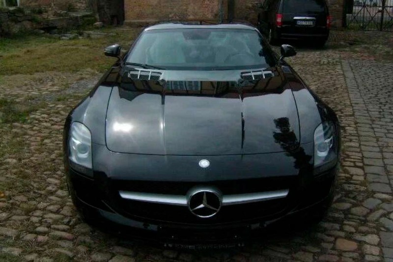 Абсолютно новый Mercedes SLS AMG 2011 года продают за 23 млн рублей