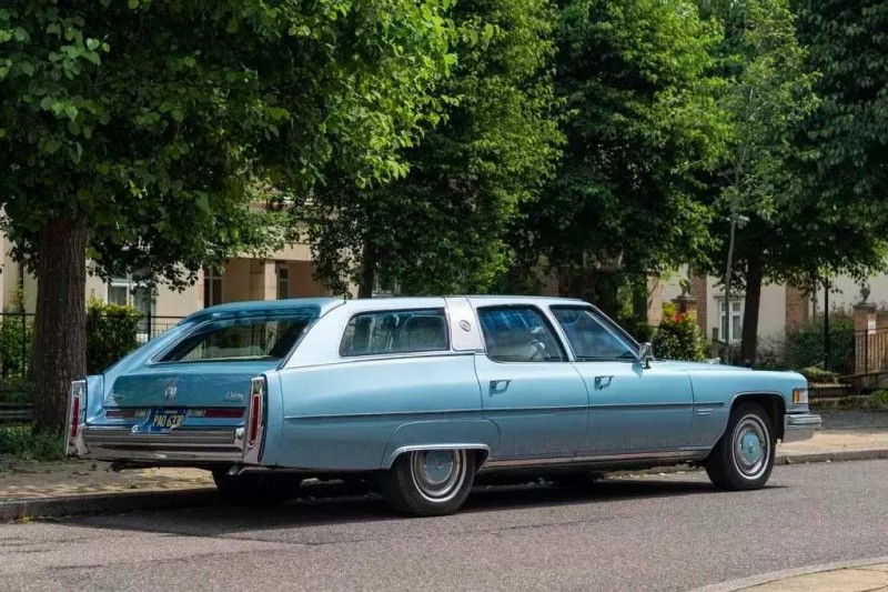 Старый универсал на базе седана Cadillac Fleetwood хотят продать почти за 4,5 млн руб