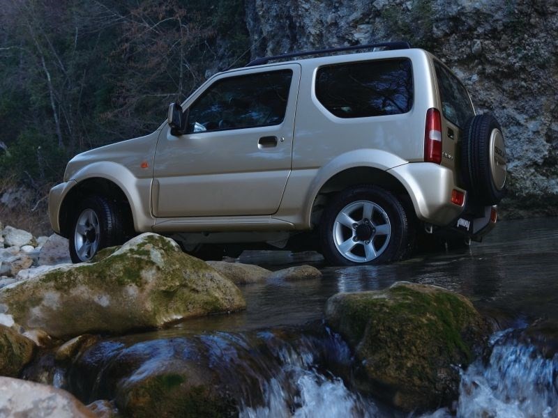 Suzuki Jimny третьего поколения окончательно сняли с производства