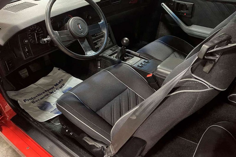 35-летний Chevrolet Camaro IROC-Z планируют продать дороже нового Camaro ZL1