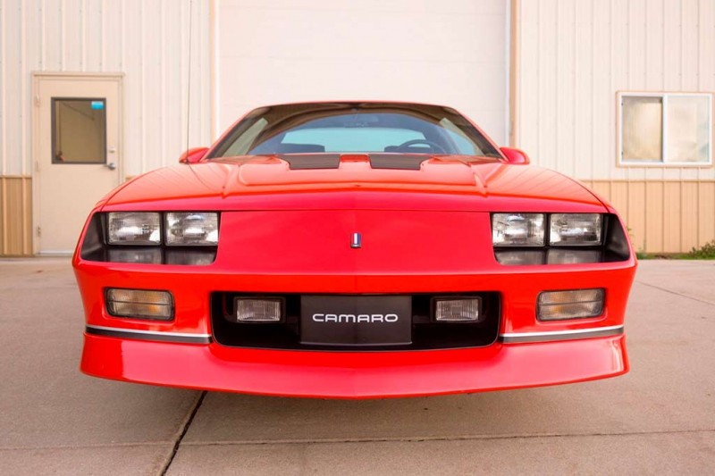 35-летний Chevrolet Camaro IROC-Z планируют продать дороже нового Camaro ZL1
