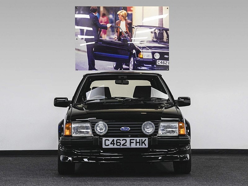 Взгляните на Ford Escort, который продали за 50 миллионов рублей