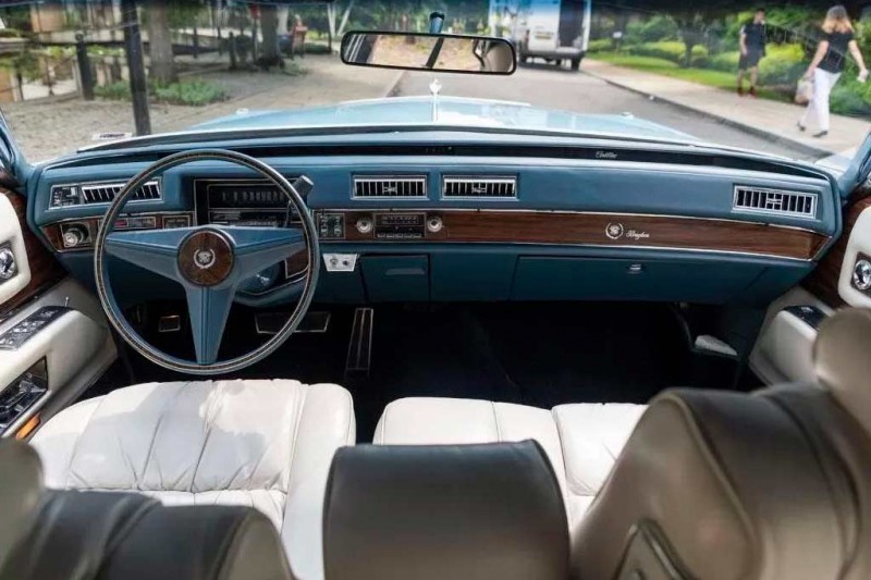 Старый универсал на базе седана Cadillac Fleetwood хотят продать почти за 4,5 млн руб