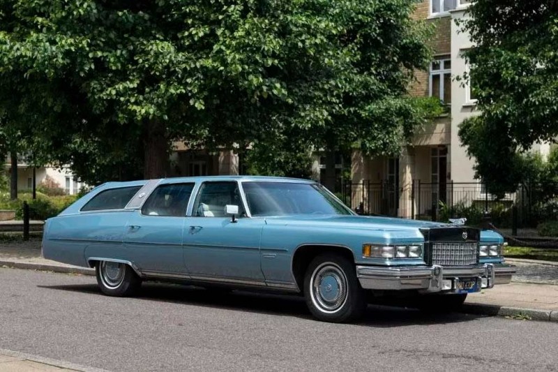 Старый универсал на базе седана Cadillac Fleetwood хотят продать почти за 4,5 млн руб