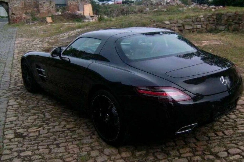 Абсолютно новый Mercedes SLS AMG 2011 года продают за 23 млн рублей