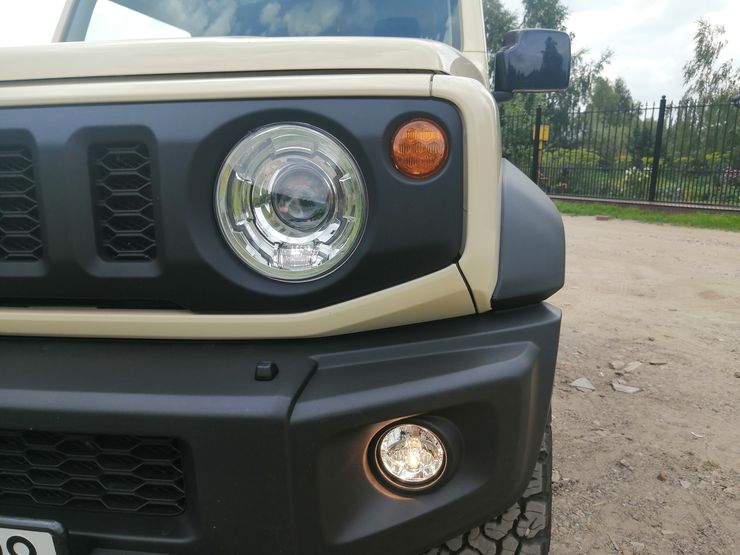 Мал, да брутал: тест-драйв внедорожника Suzuki Jimny с &laquo;автоматом&raquo;
