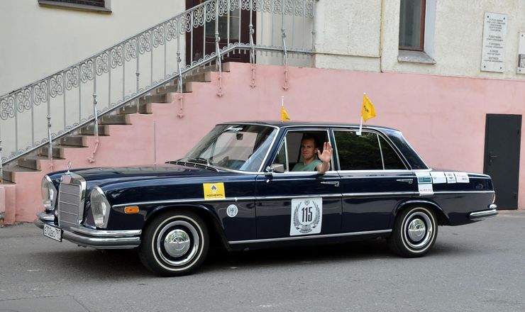 Седина в бороду, а газ в пол: тест-драйв раритетного Mercedes-Benz 250 SE