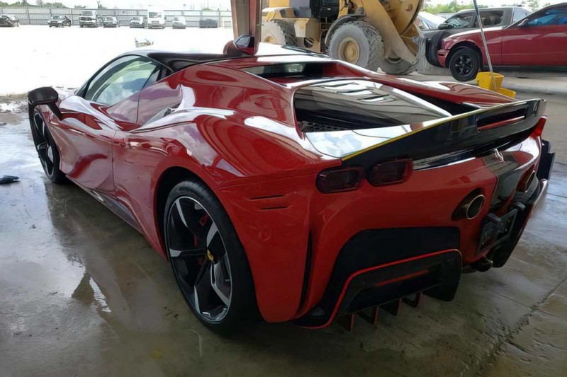 Кто-то продает Ferrari SF90 Stradale в 5 раз дешевле нового: но ездить на нем нельзя