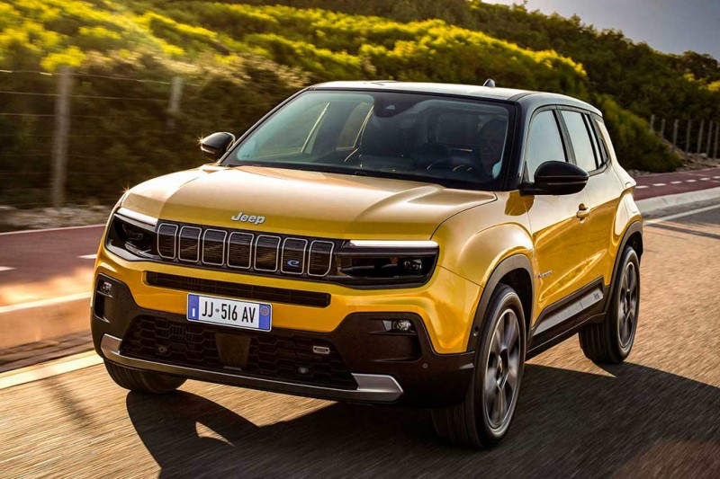 Компания Jeep представила сразу три будущие электрические модели