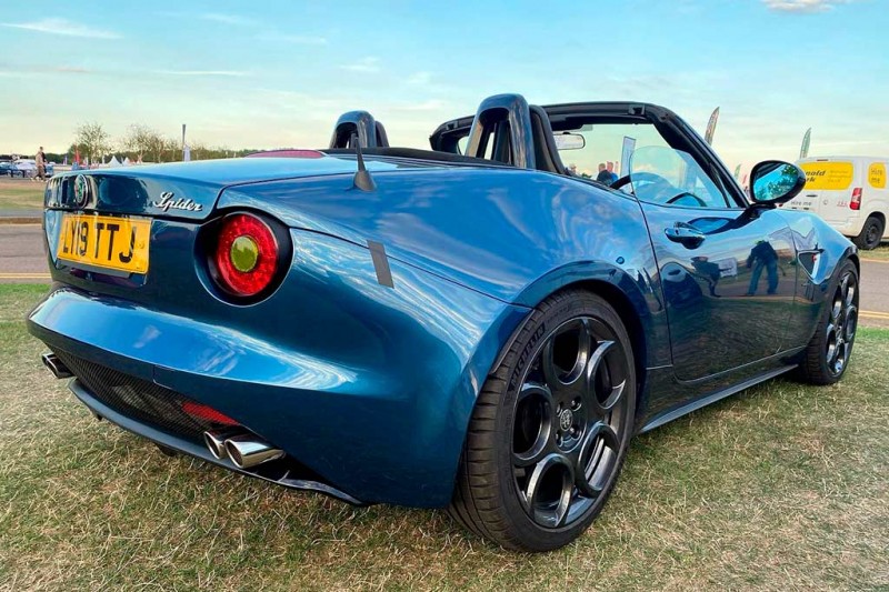 Кто-то стилизовал родстер Мазда MX-5 под Alfa Romeo 8C Spider