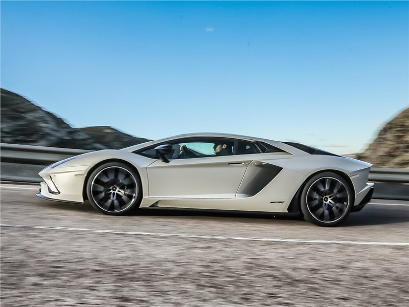 Lamborghini выпустила последний экземпляр Aventador 1 Lamborghini выпустила последний экземпляр Aventador