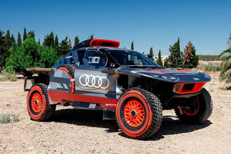 Немцы представили свежую версию раллийного внедорожника Audi RS Q e-tron для Дакар-2023