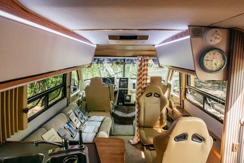Причудливый кемпер Eldorado Starfire 1987 продали с молотка за 2,1 млн руб 4 Причудливый кемпер Eldorado Starfire 1987 продали с молотка за 2,1 млн руб