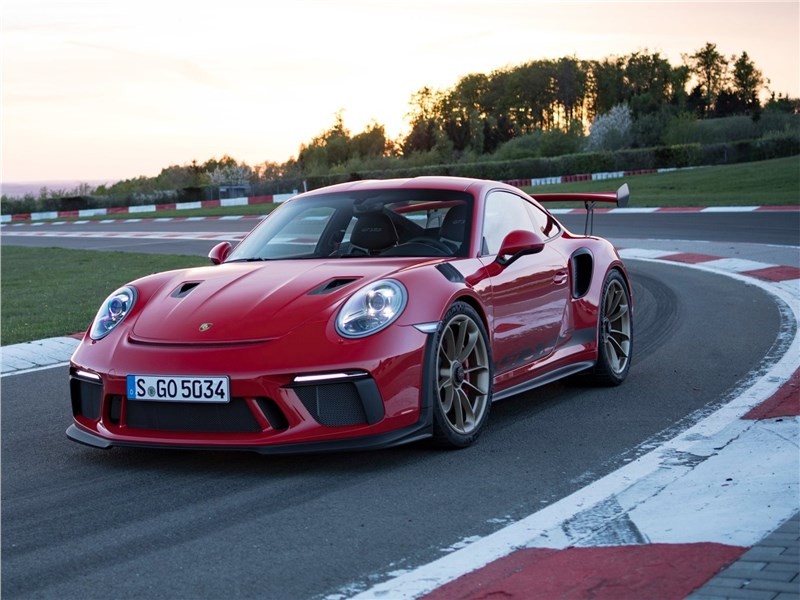 Компания Porsche не договорилась с Red Bull по гонкам