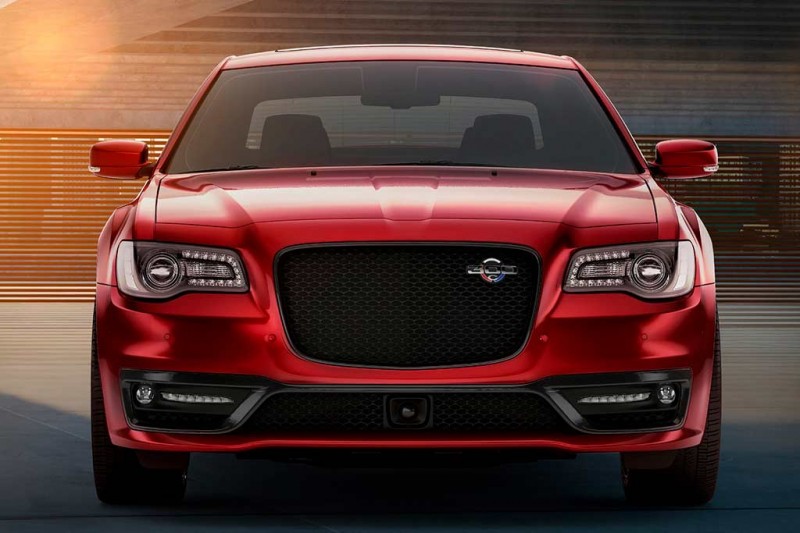 Американцы вернули в строй &laquo;заряженный&raquo; Chrysler 300C, но только для 2023 модельного года