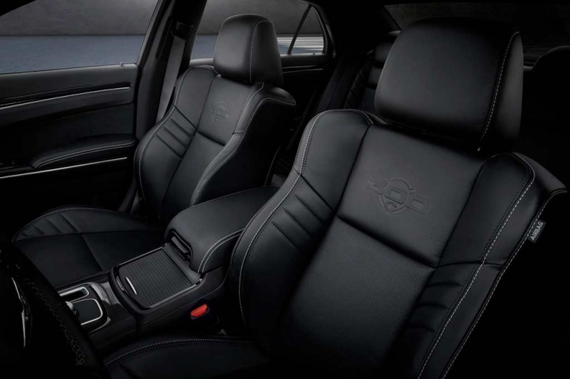 Американцы вернули в строй &laquo;заряженный&raquo; Chrysler 300C, но только для 2023 модельного года