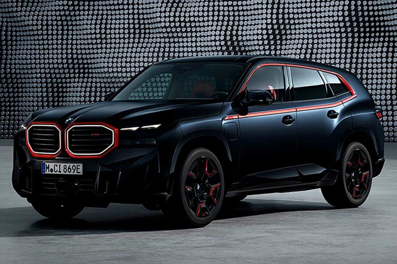 Опубликована первая фотография кроссовера BMW XM в топ-версии Label Red