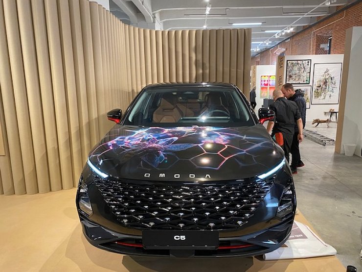 В России представили новый китайский кроссовер Omoda C5