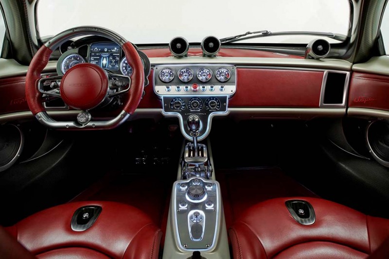 Итальянцы представили 864-сильный гиперкар Pagani Utopia с механической КПП