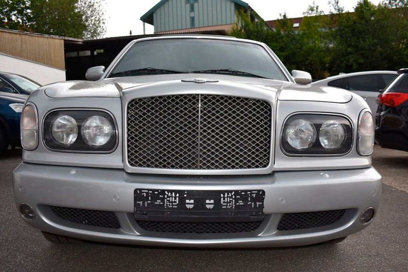 Уникальный универсал Bentley Arnage продают в несколько раз дешевле себестоимости