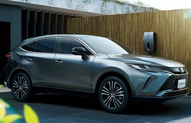 Кроссовер Toyota Harrier получил 300-сильную гибридную PHEV-версию